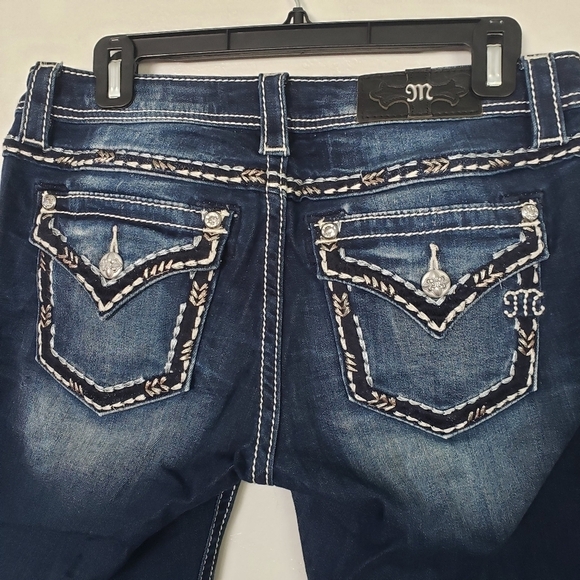 Miss Me Jeans 29 Signature Capri Dark Wash Denim Flap Pockets Thick Stitching - Picture 1 of 8